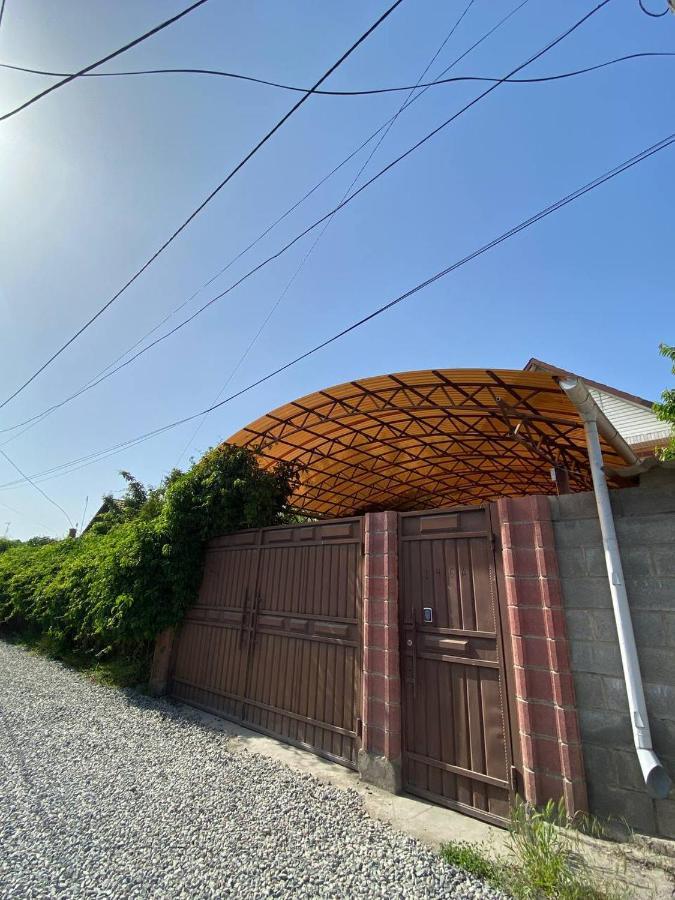 Hostel 4U Bișkek Exterior foto